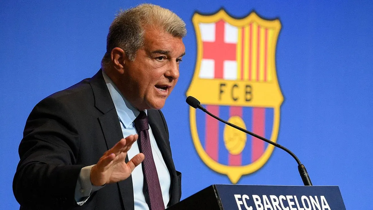 Napoli, Laporta rivela l'interesse per un titolare: 'Deco lo prenderebbe ma...'