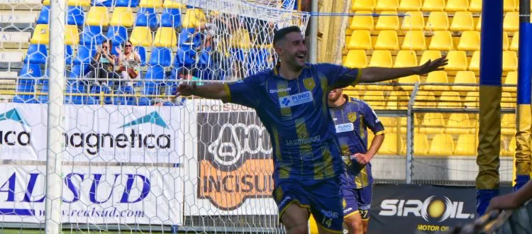 Ostacolo derby per la capolista, il Benevento va a Foggia, l'Avellino attende il Cerignola