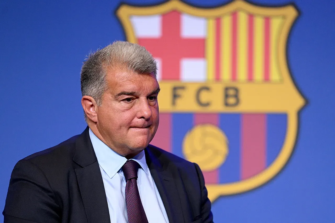 Barcellona, Radio Marca lancia la bomba: Laporta ha parlato con un grande ex per la panchina