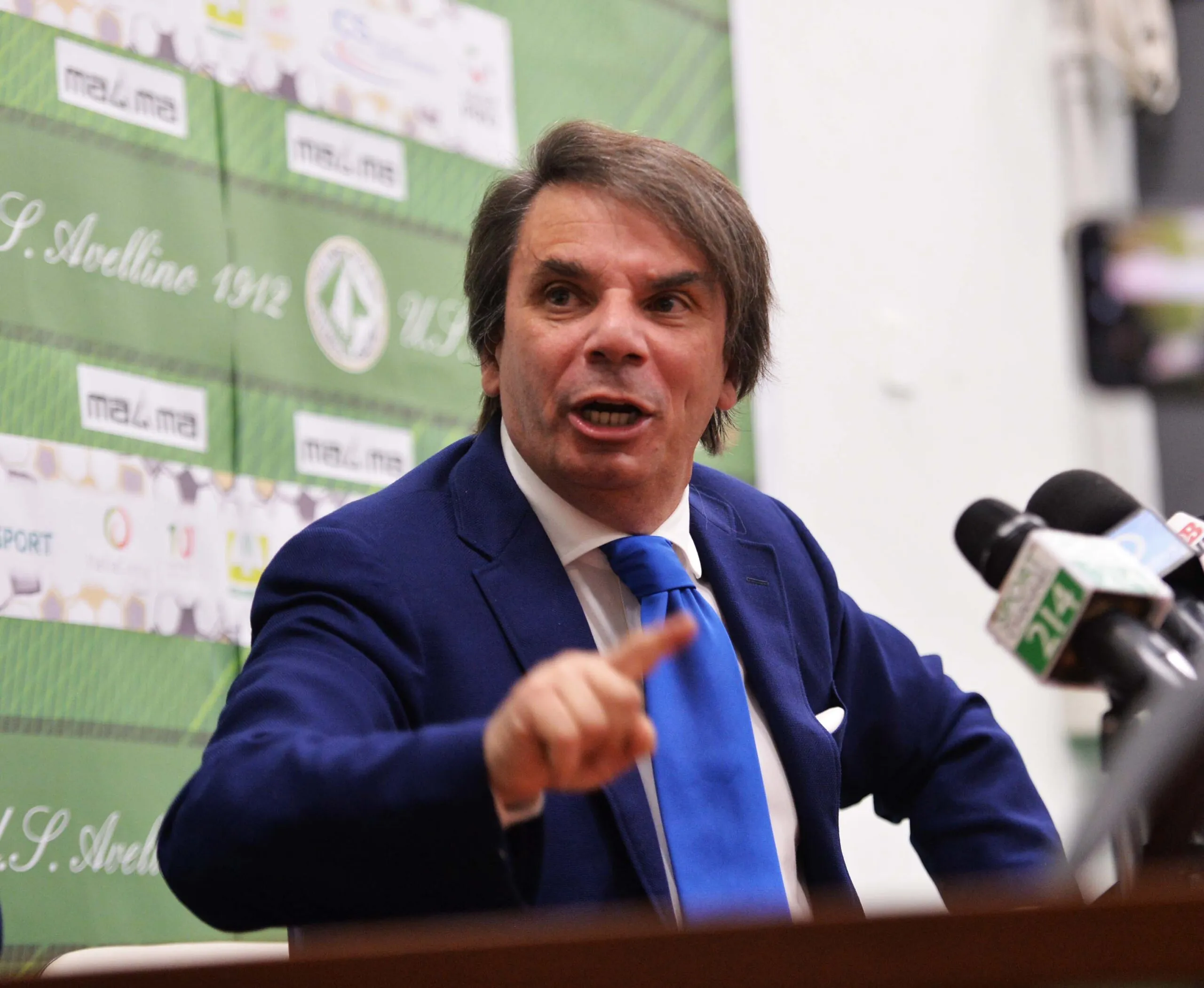 Taranto, Capuano show: 'Certe sceneggiata si fanno al Grande Fratello non in una squadra'