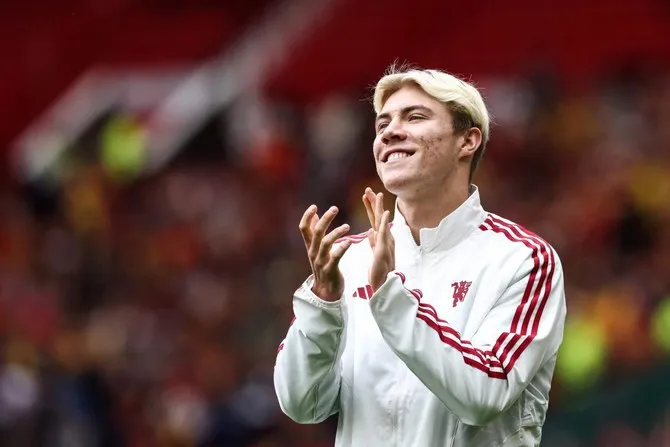 Hojlund-Manchester United, ennesimo problema: i tifosi non possono acquistare la maglia...