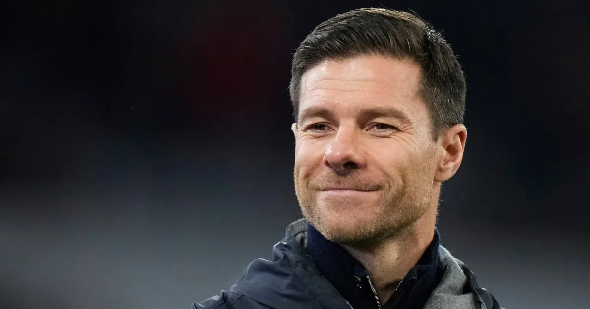 Xabi Alonso accetta il pesce di gomma dal giornalista, ecco cosa è successo: il video