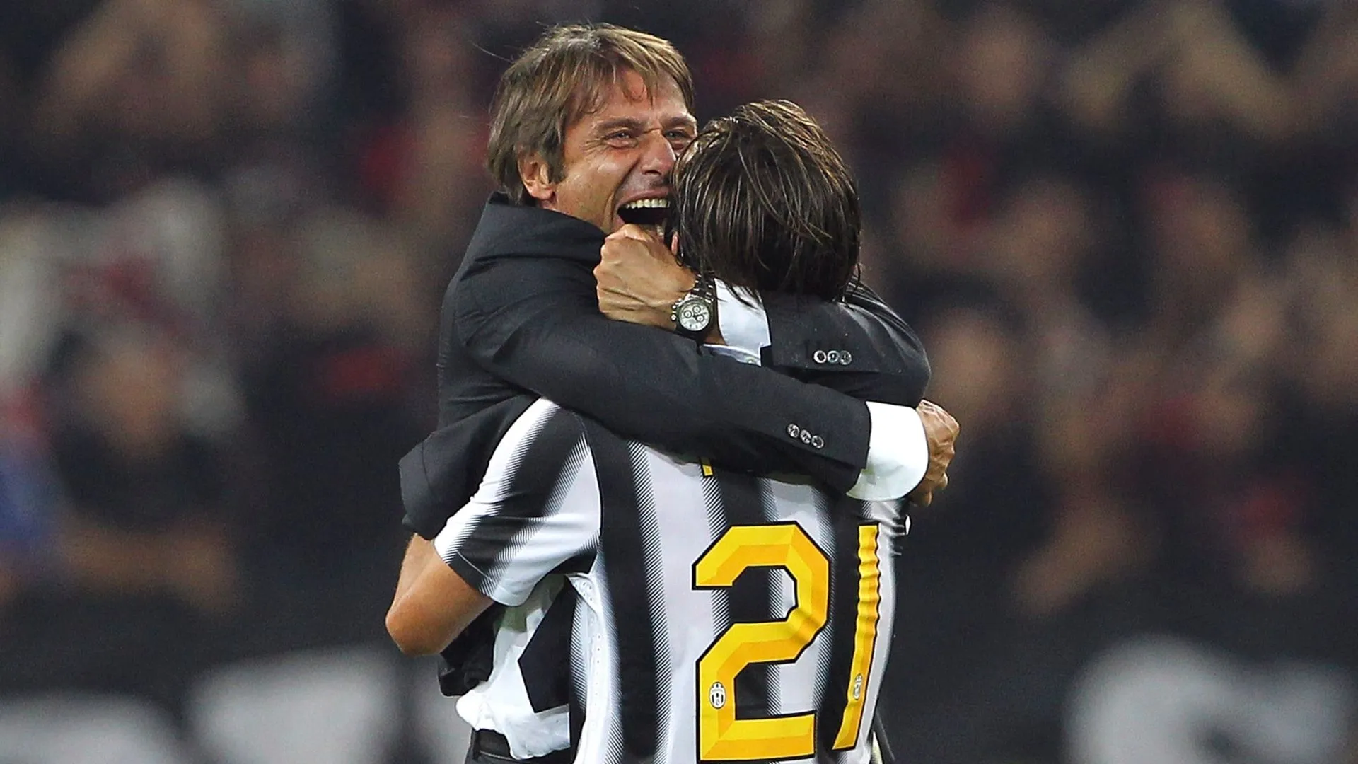 Pirlo e l’aneddoto su Conte: “Allenamento in mutande a 40 gradi, poi ghiaccio, barelle e…”