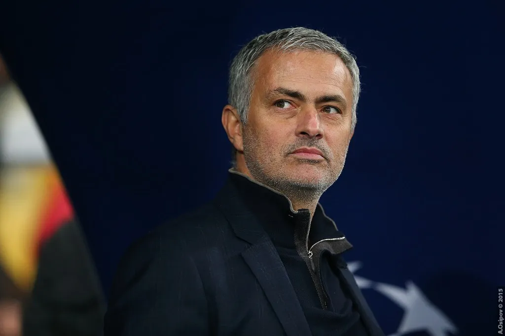 Lazio-Roma, Mourinho risponde a Sarri: 'Manca di rispetto, la differenza tra 26 titoli...'