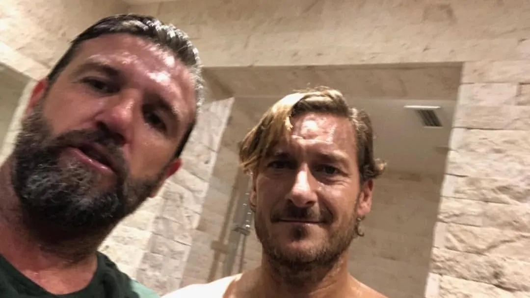 Lazio – Roma, Candela infiamma il derby e Totti lo stuzzica: “Mettiti gli scarpini”