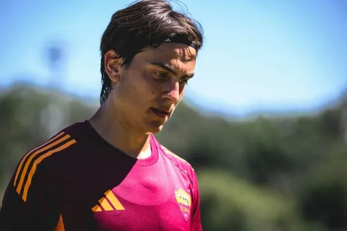 Roma, Dybala rischia di saltare il derby: ecco quando si saprà