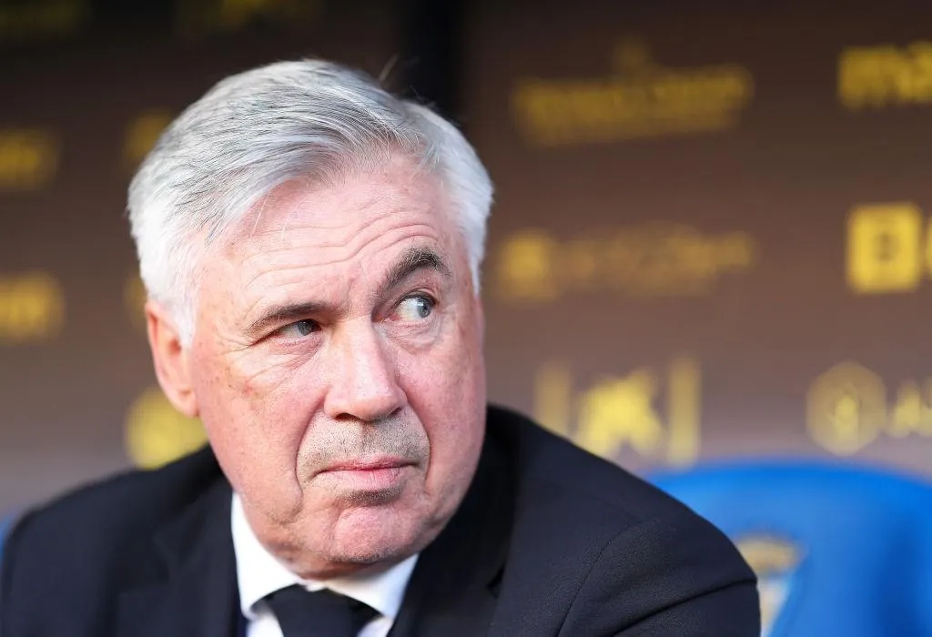 Ancelotti: “Se hai difensori con i piedi quadrati è meglio giocarla lunga. Su Xavi…”