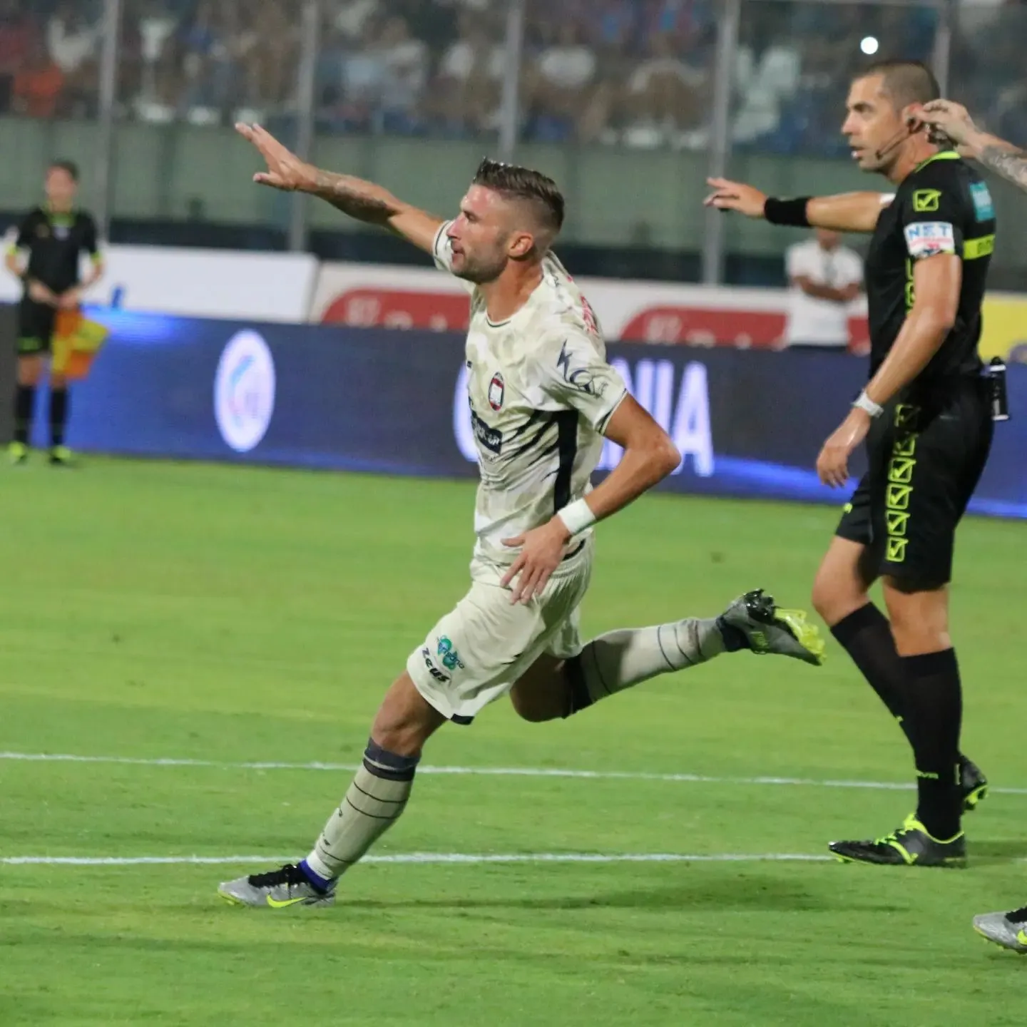 Il blitz del Crotone e il tonfo del Rimini. Bentornata Serie C